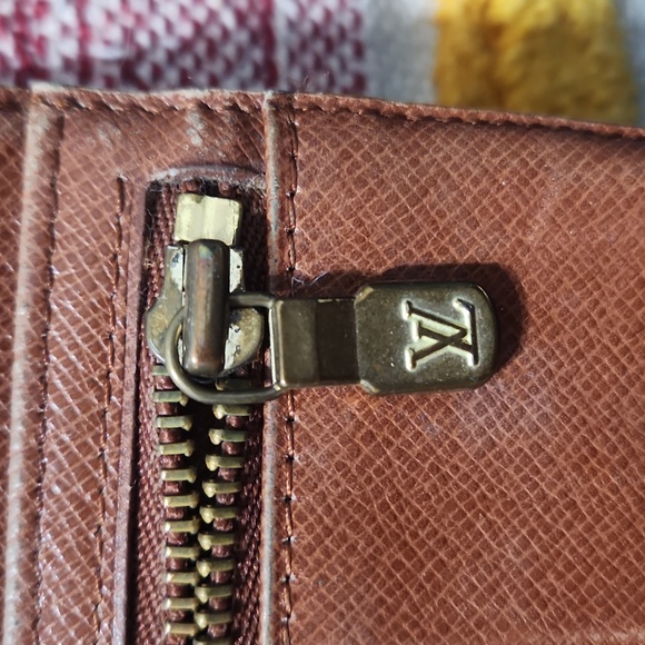 Authentic vintage Louis Vuitton clutch/large wallet. See pictures of wear/tear - Picture 10 of 15